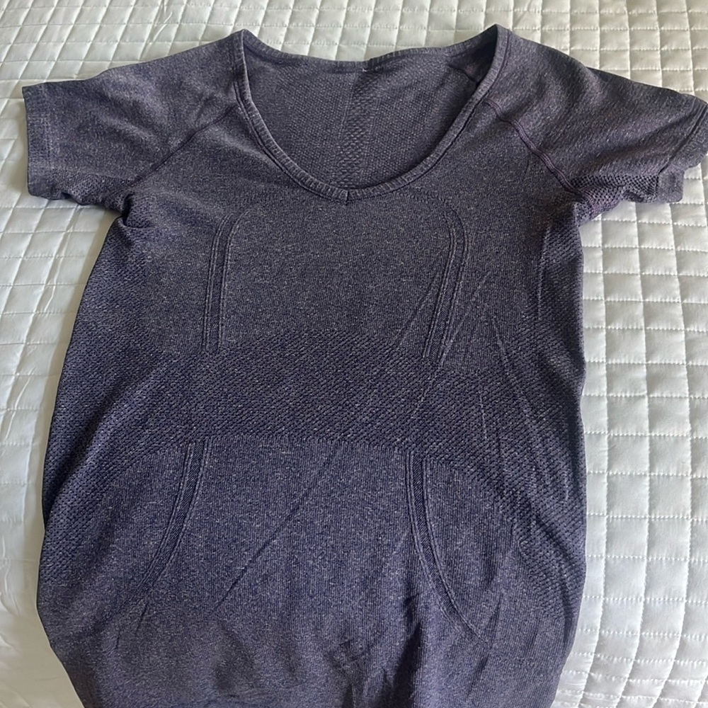 Lululemon swiftly tech short sleeve. Gorgeous color!
